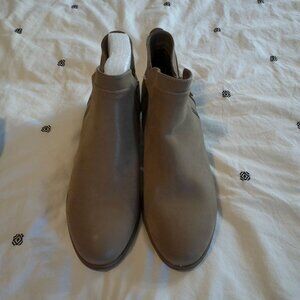 NWT Taupe Booties Size 9